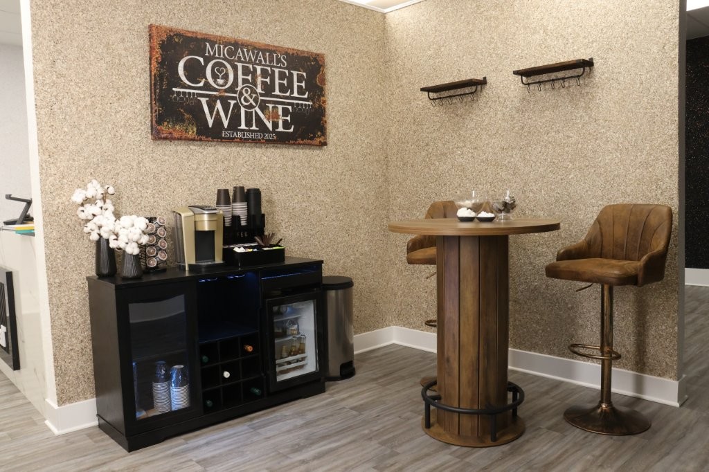 Yukon Gold — StoneFX mineral wall finish in a warm café setting